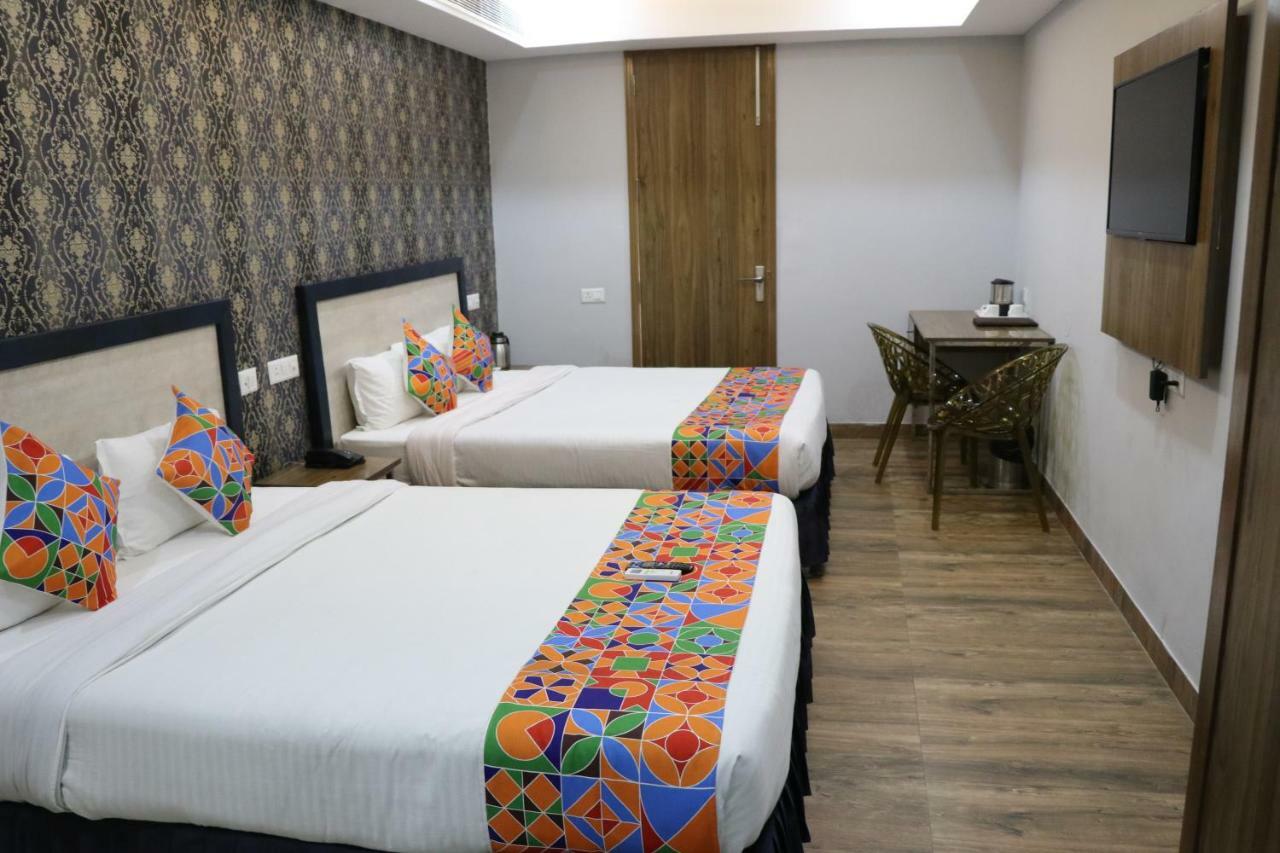 S.R. Residency Ξενοδοχείο Zirakpur Εξωτερικό φωτογραφία