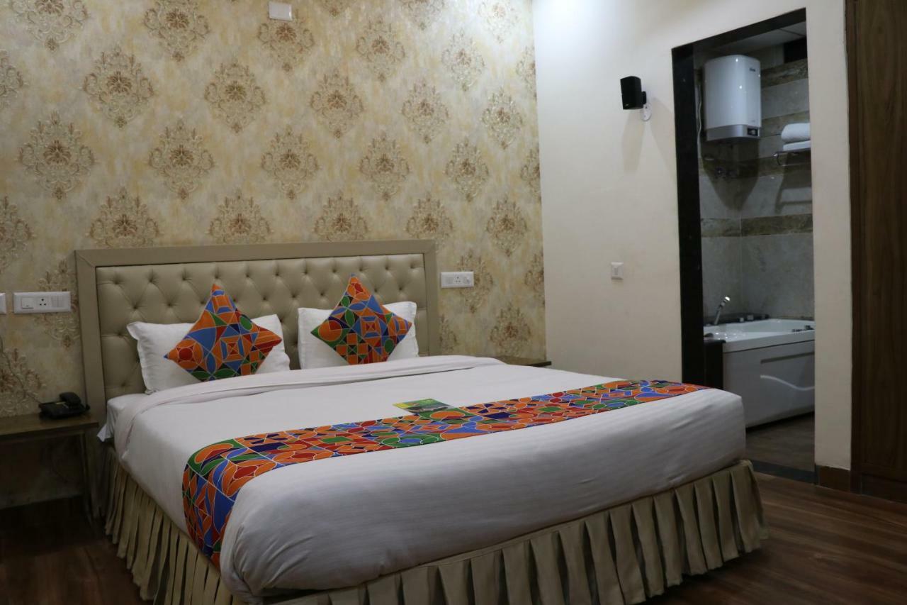 S.R. Residency Ξενοδοχείο Zirakpur Εξωτερικό φωτογραφία