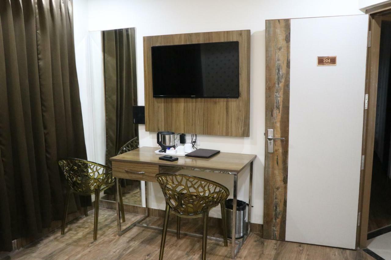 S.R. Residency Ξενοδοχείο Zirakpur Εξωτερικό φωτογραφία
